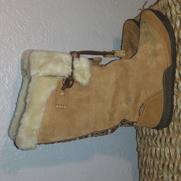Woman's Cabin Fever Suede Cushe Winter Boots  6 - Picture 1 of 9